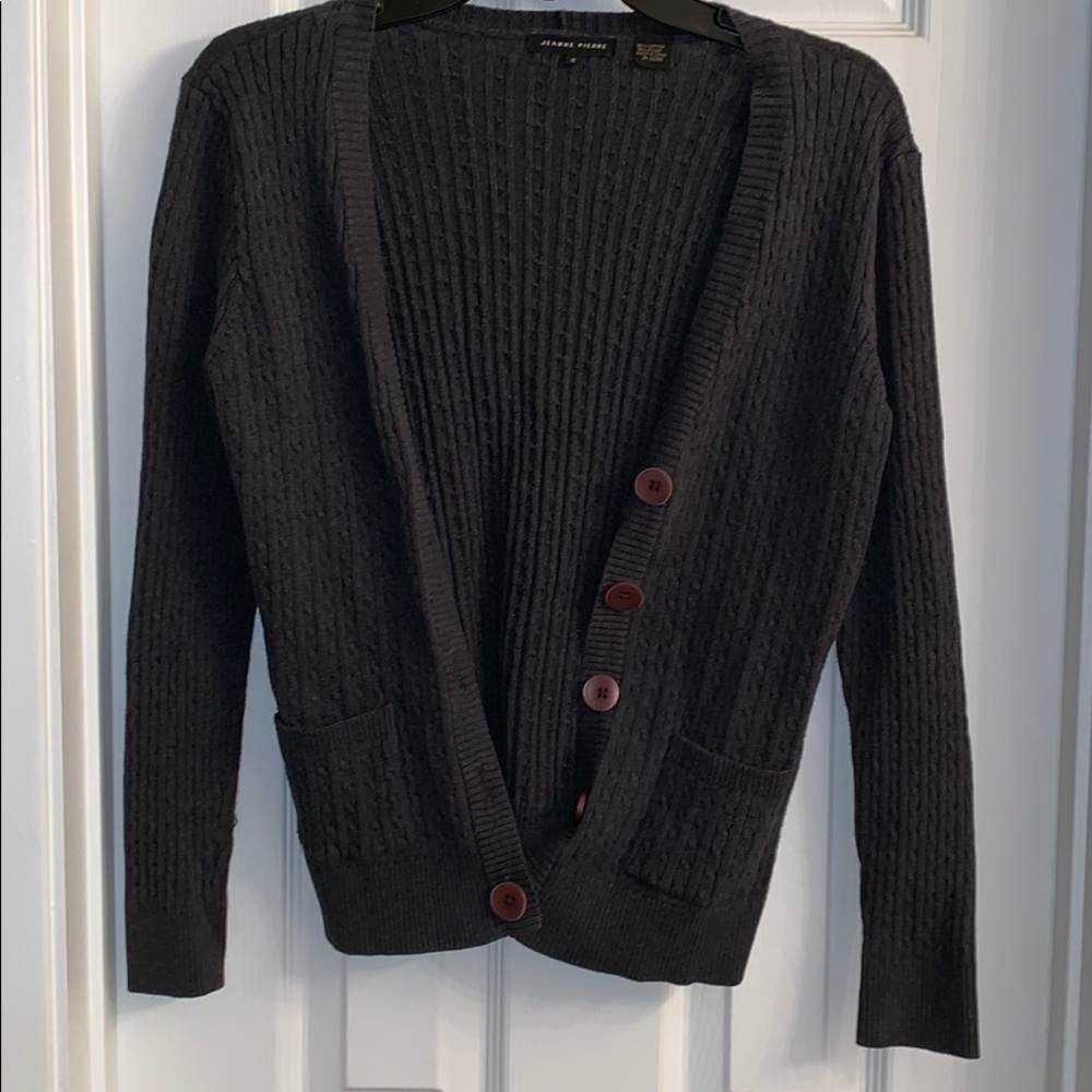 🎉🎉 Jeanne Pierre button sweater.